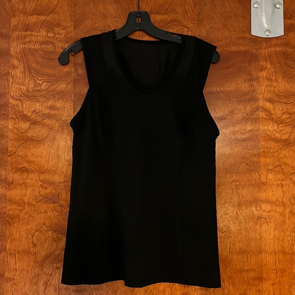 Lulu Black muscle tank